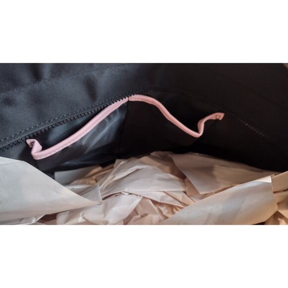 NEW WILDFOX LARGE NOIR (SILVER) & BLACK WOVEN DOUBLE HANDLE TOTE BAG $125 - Picture 5 of 10